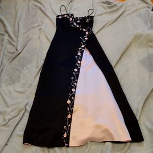 Niki Lavis - Prom dress - Black with pink detailing - Size 2